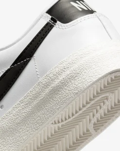 Blazer Low 77