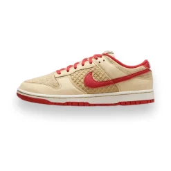 Dunk Low Retro SE Strawberry Waffle