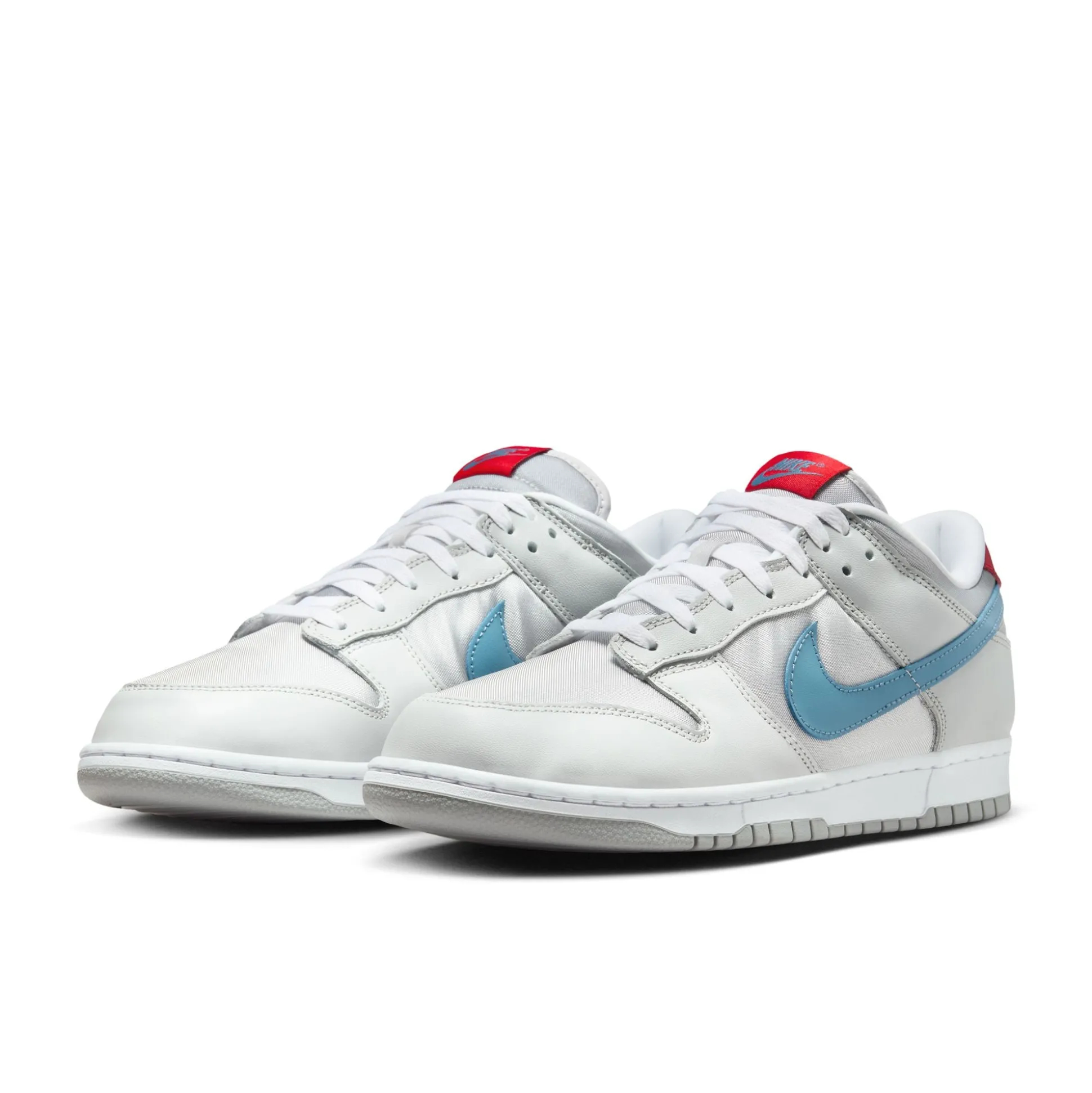 Dunk Low Silver Surfer