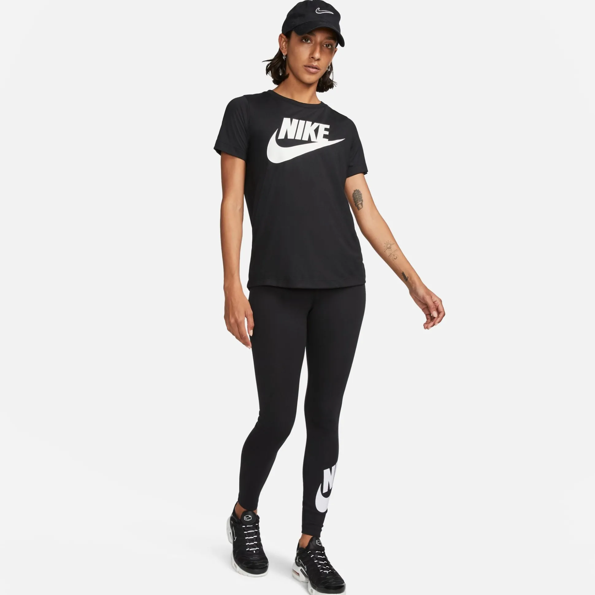 DV7791-010-Women Nsw Classics High-Waisted Graphic Leggings