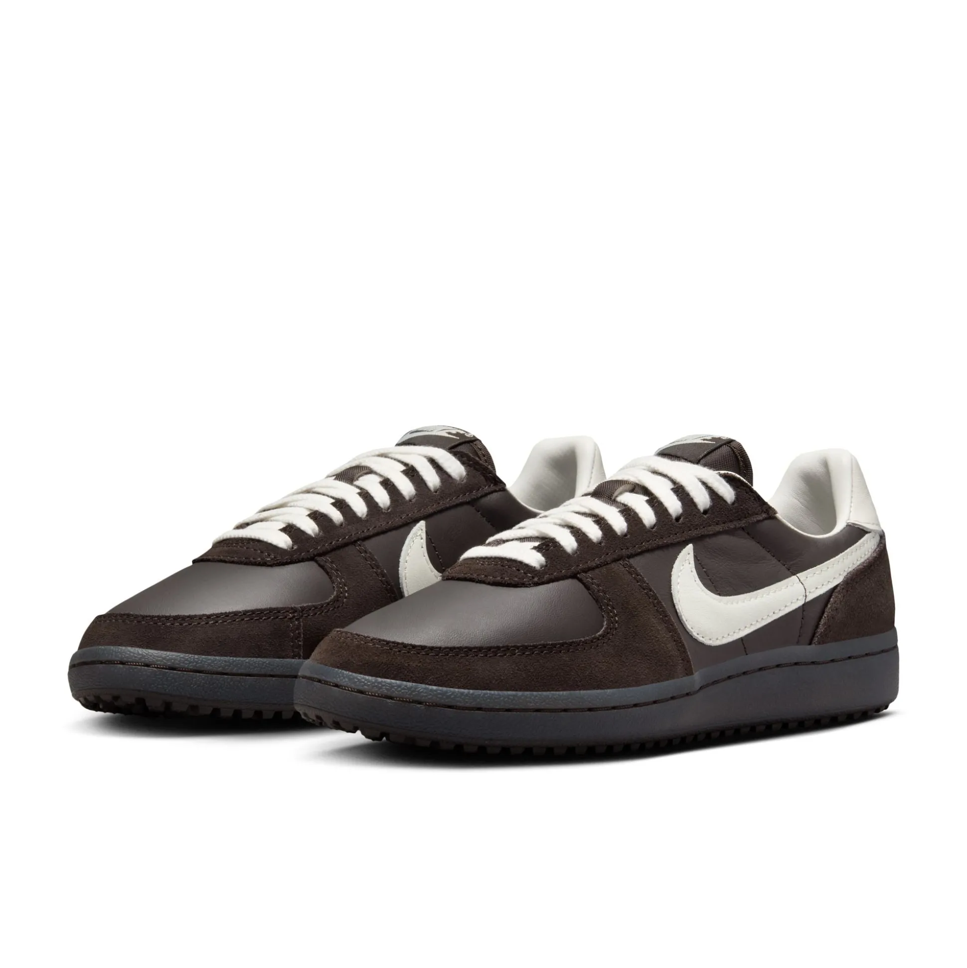 Field General Velvet Brown Sail