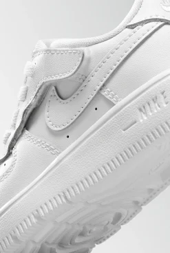 Force 1 Low EasyOn Triple White TD