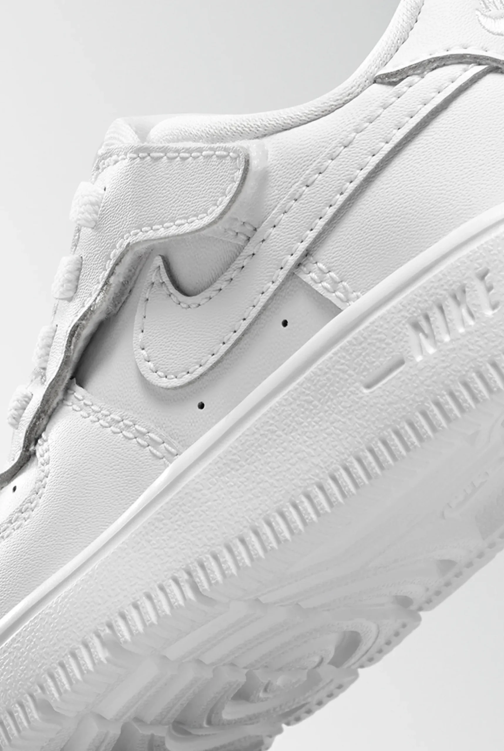Force 1 Low EasyOn Triple White TD