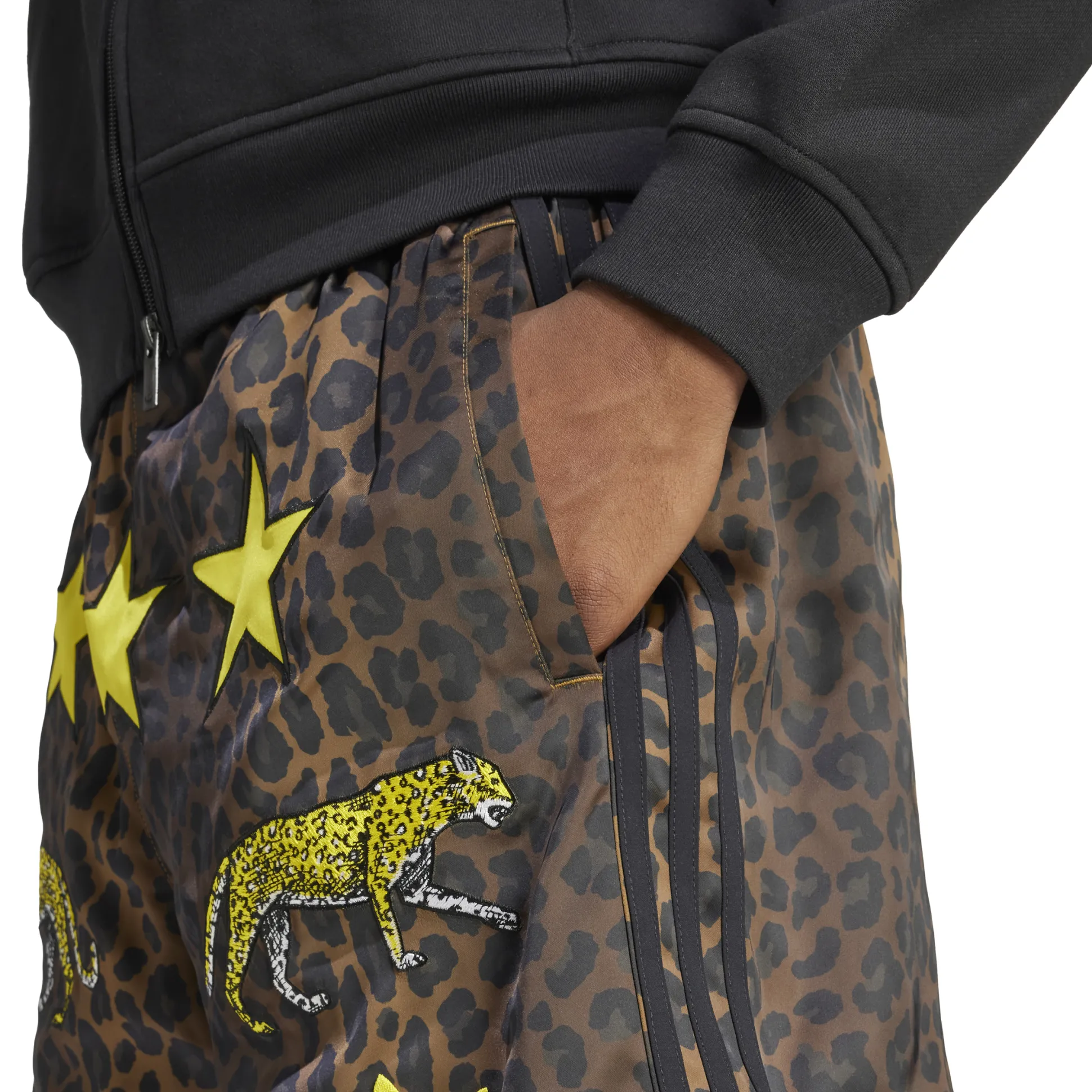Graphic Box Short Brown