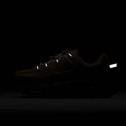 HQ2181-200-Women Zoom Vomero Roam