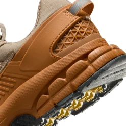 HQ2181-200-Women Zoom Vomero Roam