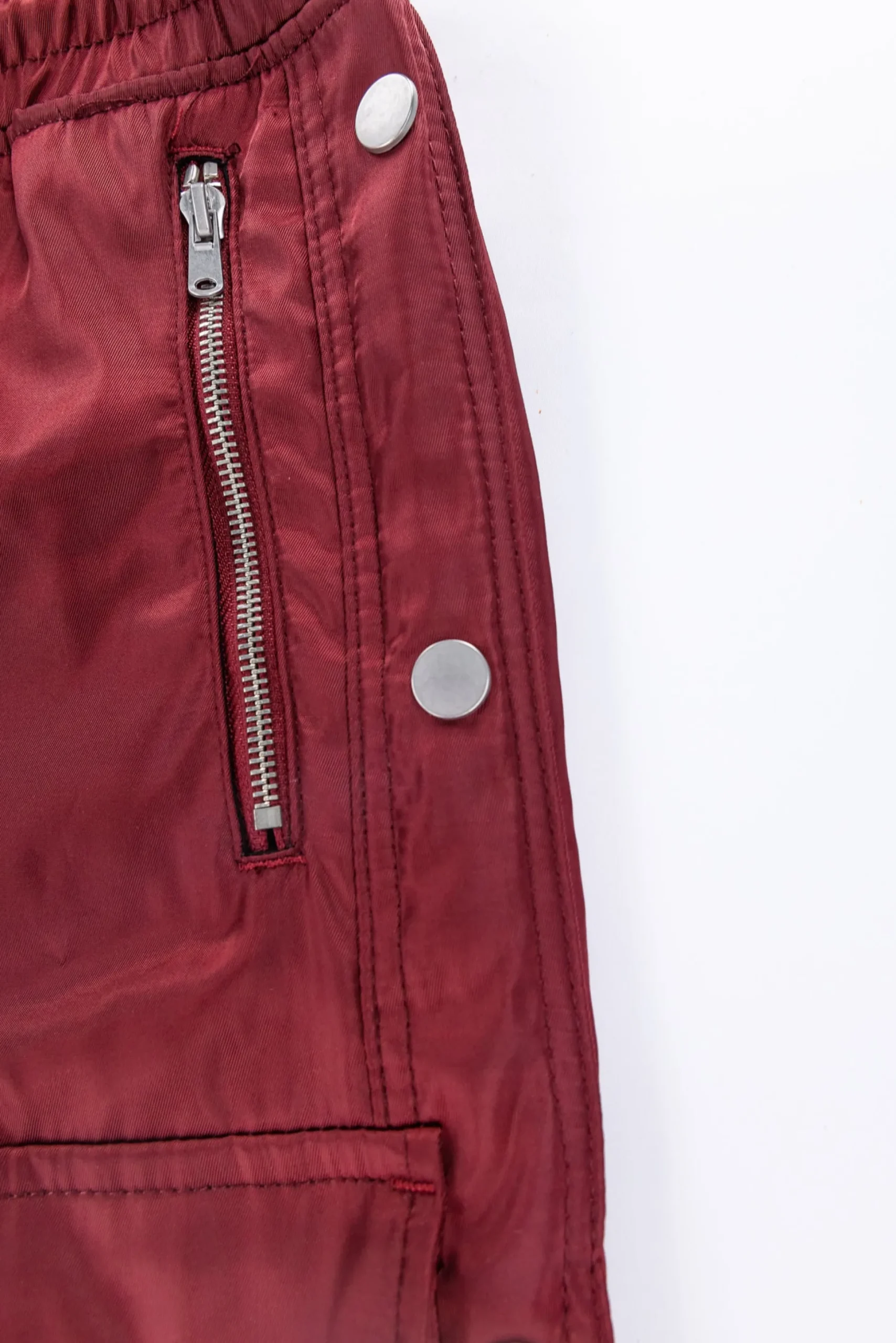 M2024-P532-RED-Men Snap Front Cargo Pants