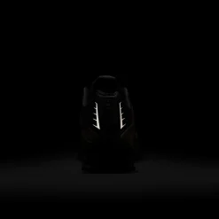 Shox R4 Off Noir & Ironstone