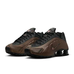 Shox R4 Off Noir & Ironstone