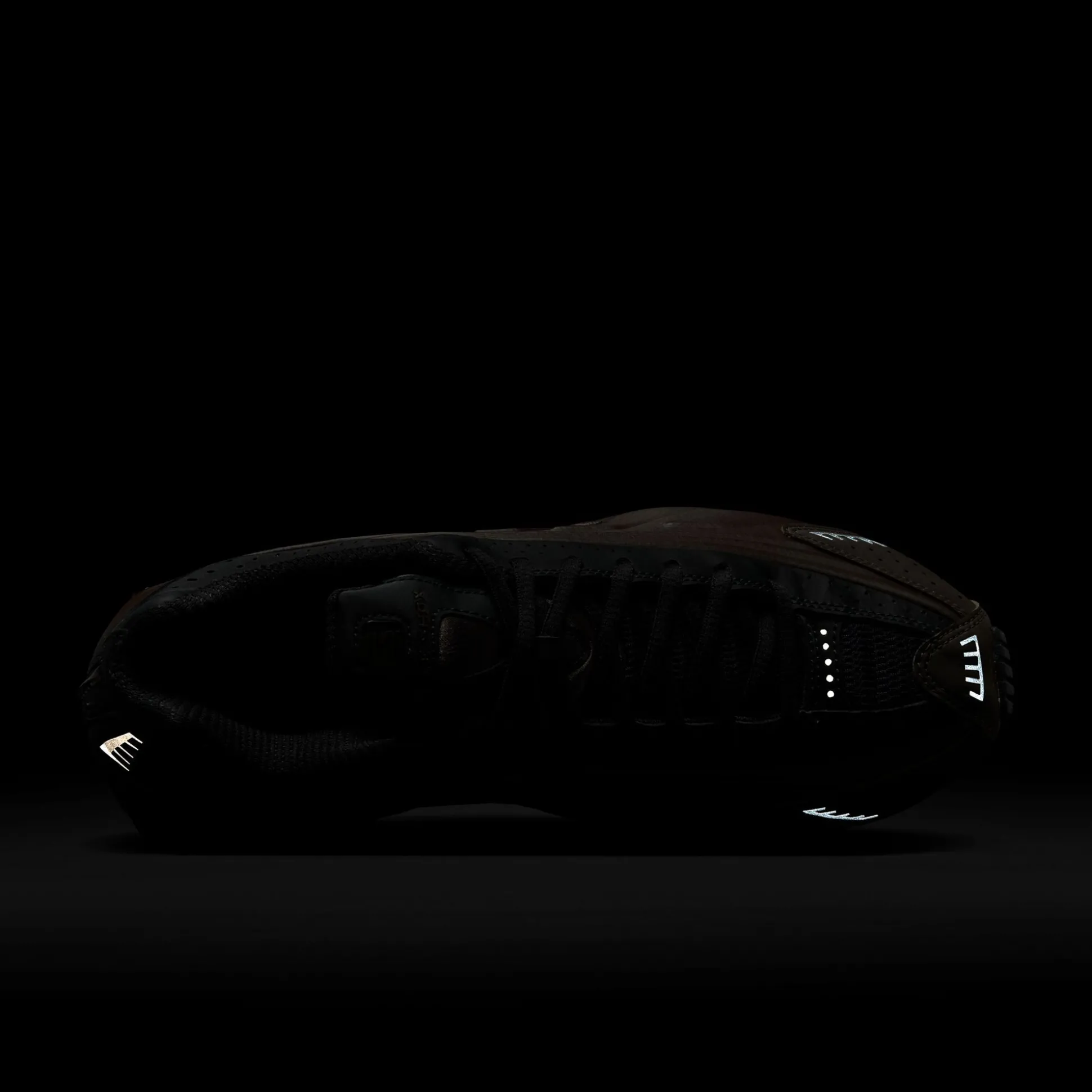 Shox R4 Off Noir & Ironstone