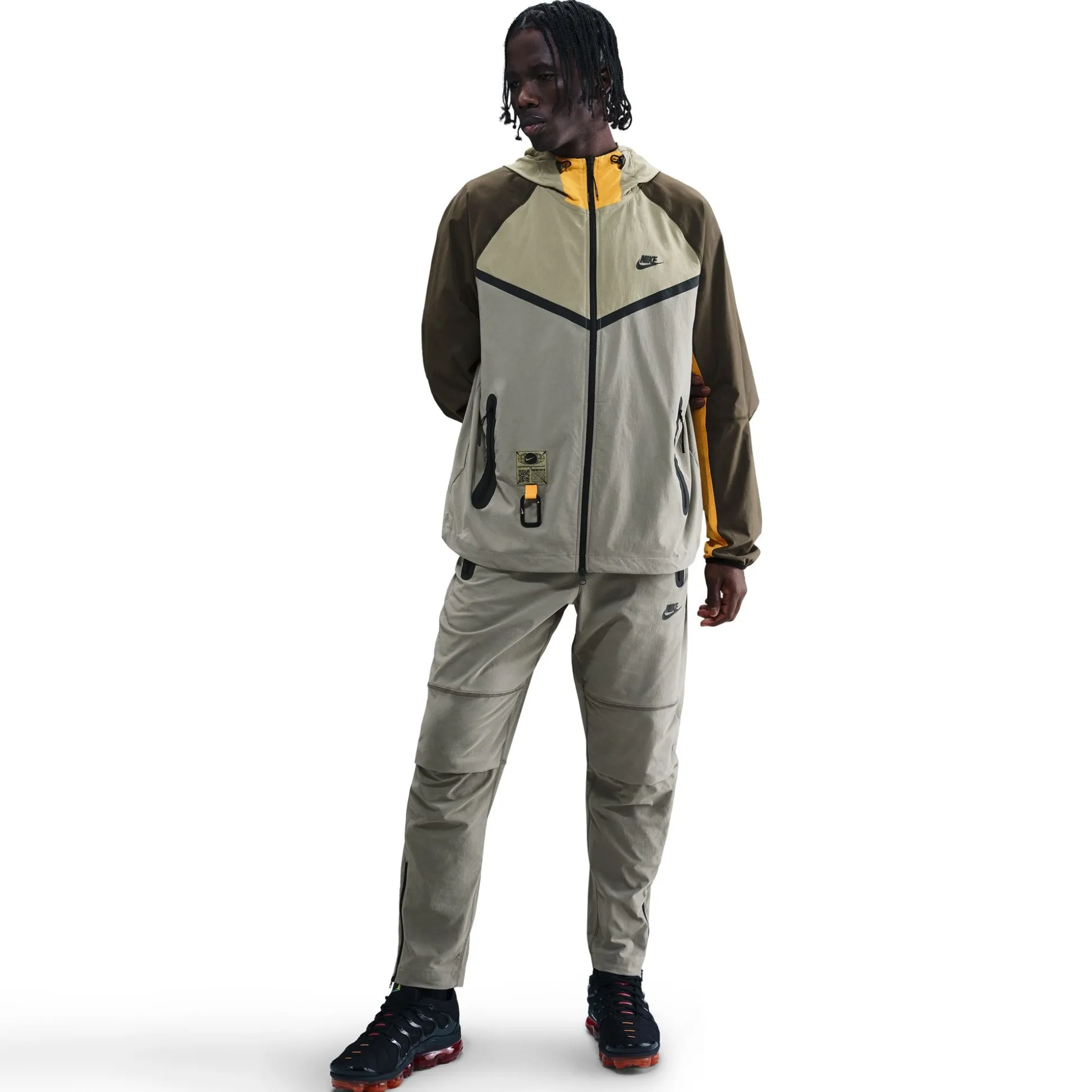 Tech Woven Windrunner Full Zip Jacket Brown